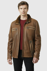 Kurze Herren Lammfelljacke Entrefino Braun mit Stehkragen und Brusttaschen