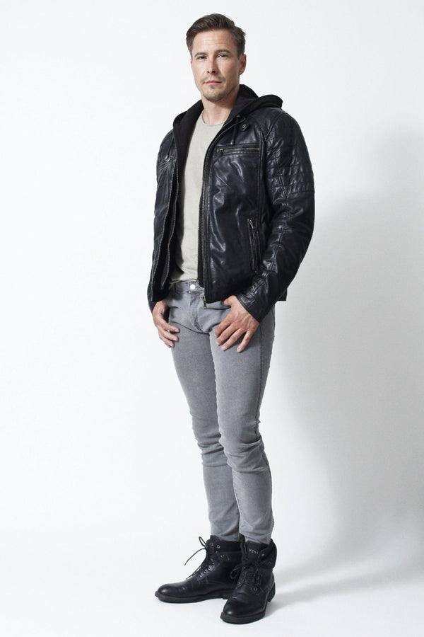 Coole schwarze Biker Lederjacke aus Lammnappa mit Stehkragen und Kapuze.