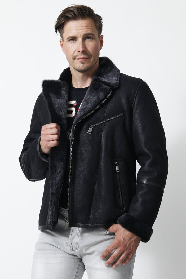 kurze Herren Lammfelljacke aus Merinolamm in schwarz nappiert wie gewachsen