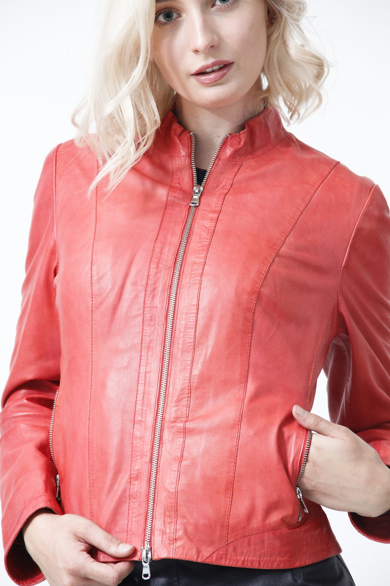 Figurbetonte Damen Kurzjacke in Vintage Rot Lammnappa und Stehkragen 