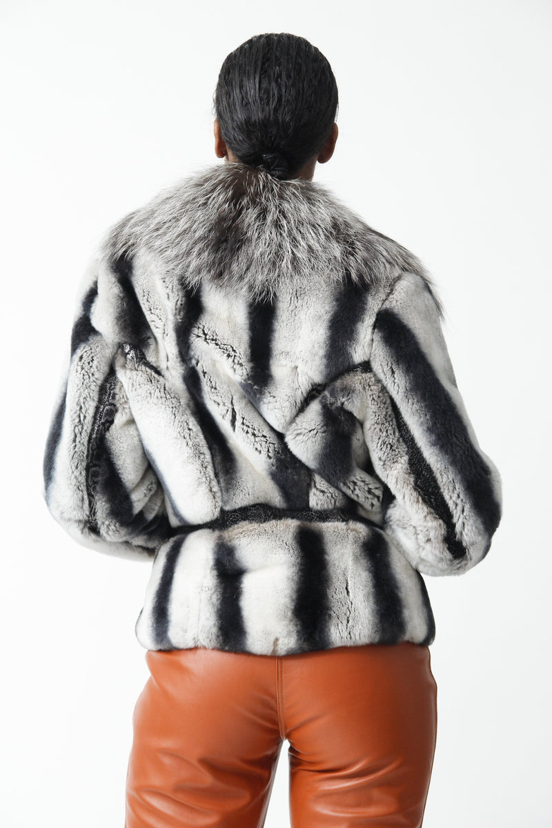 Kurze Damen Rexkanin-Pelzjacke mit großem Silberfuchskragen in schwarz weiss