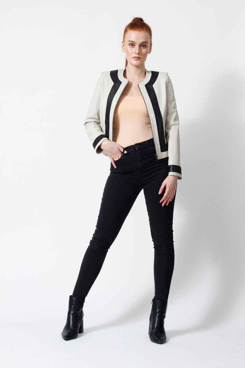 Damen Bolero in Ziegennappa ivory mit Kontrast schwarz perforiert