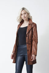 Trenchcoat in der Farbe braun aus Lammnappa Leder