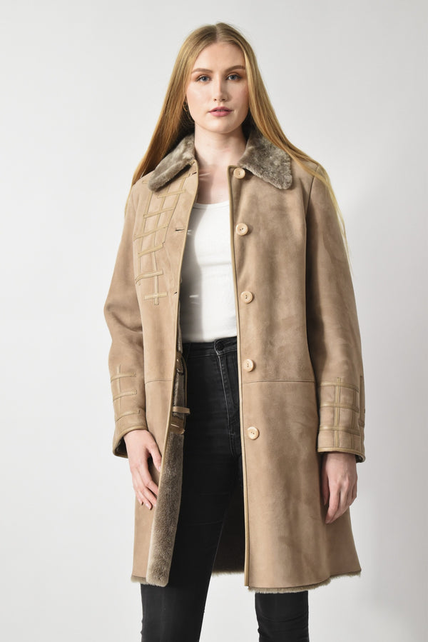 Leichte warme Damen Lammfelljacke aus Merinolammfell in Beige mit Applikationen