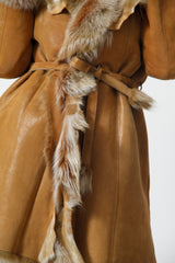 Damen Lammfellmante mit Kapuze exklusiv Farbe cognac