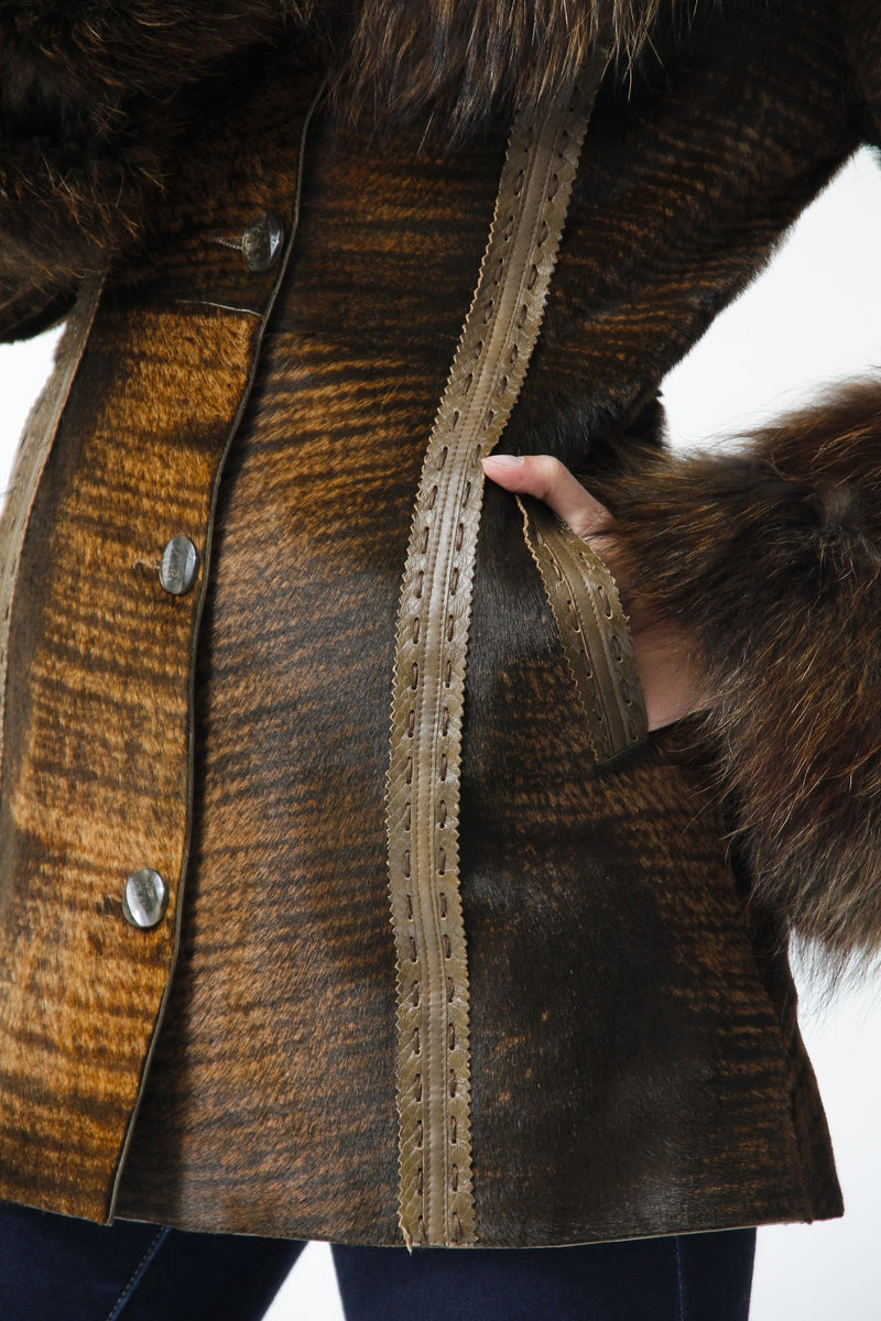 exklusive Damen Lammfelljacke entrofino mit Finnraccoon Verbrämung in Braun gemustert