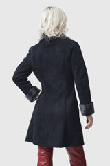 Damen-lange Lammfelljacke-Figurbetonte Passform-Toscana Lammfelkragen-hochschließbar-sehr Leicht-eine Innenrasche-Pelzvelour-Schwarz-Leipzig-Leder Schmidt Online