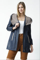 Damen Lederjacke tailliert in Lammnappa blau/beige mit Kapuze gestrickt