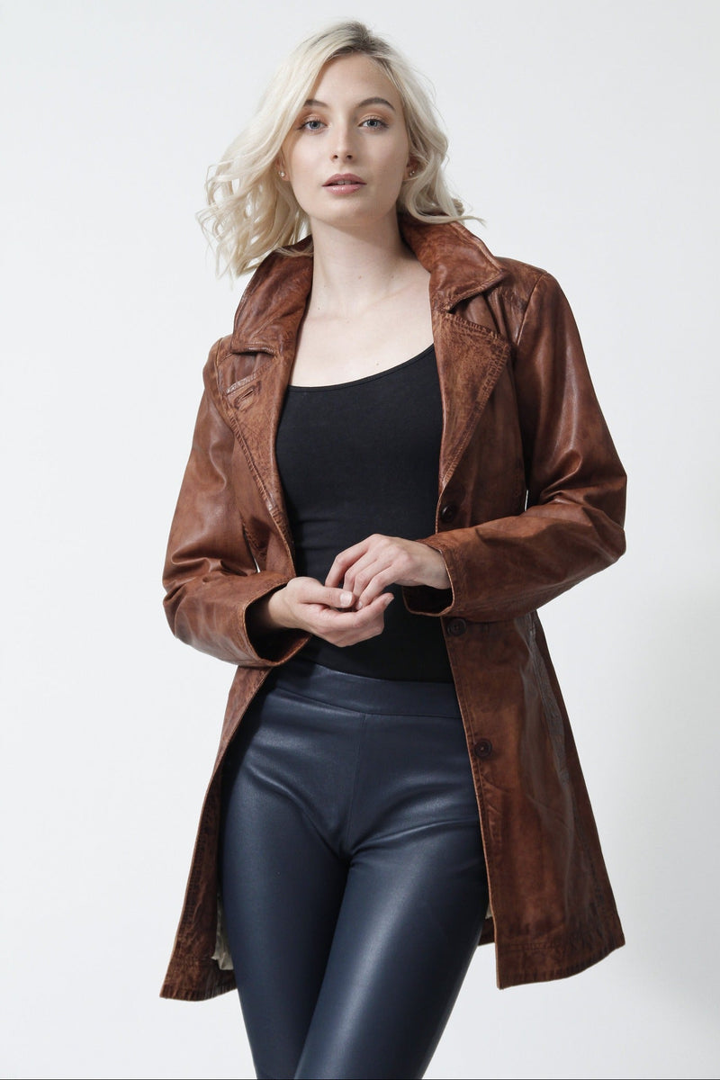 Trenchcoat in der Farbe braun, leichter Damen Ledermantel mit Gürtel