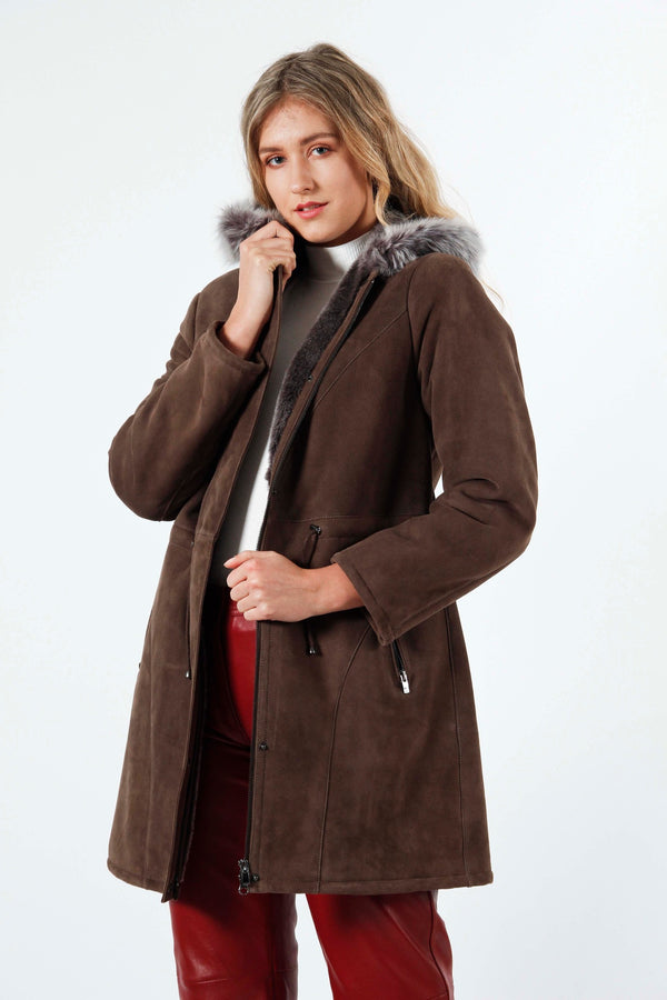 Lange Damen Merino Lammfelljacke mit Kapuze in Braun in Pelzvelour