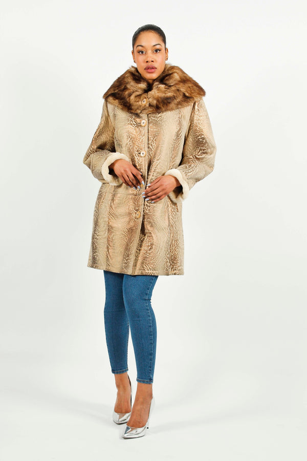 Lange Damenlammfelljacke Beige mit Bisam Kragen