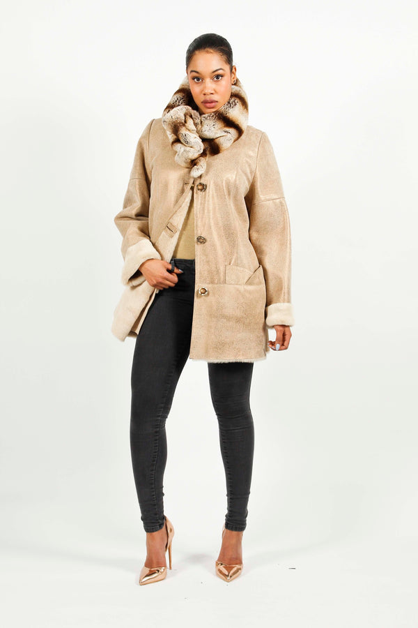 Lange Damenlammfelljacke in Beige mit Rex-Kanin Kragen