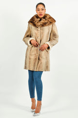 Lange Damenlammfelljacke Beige mit Bisam Kragen