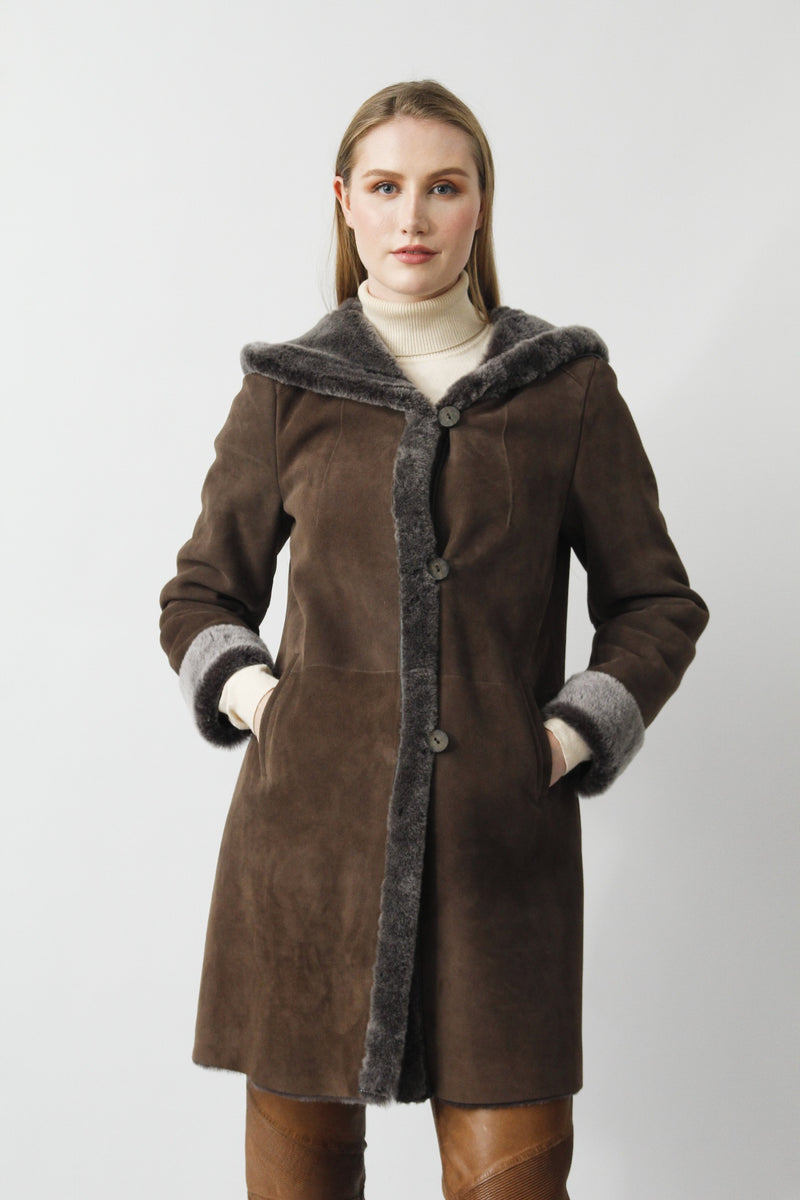 Damen Lammfelljacke mit Kapuze aus Merino Lammfell in Taupe Pelzvelour