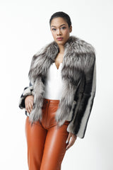 Kurze Damen Rexkanin-Pelzjacke mit großem Silberfuchskragen in schwarz weiss