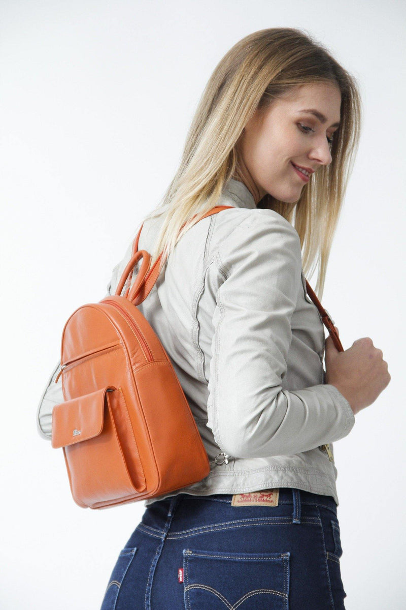Kleiner weicher Damen Rucksack aus Rindleder in orange