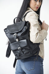 Damen Kalbsnappa Lederrucksack in schwarz für den Alltag