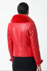 Kurze echte Damen Lederjacke tailliert aus Lammnappa Rot mit Blaufuchskragen abnehmbar