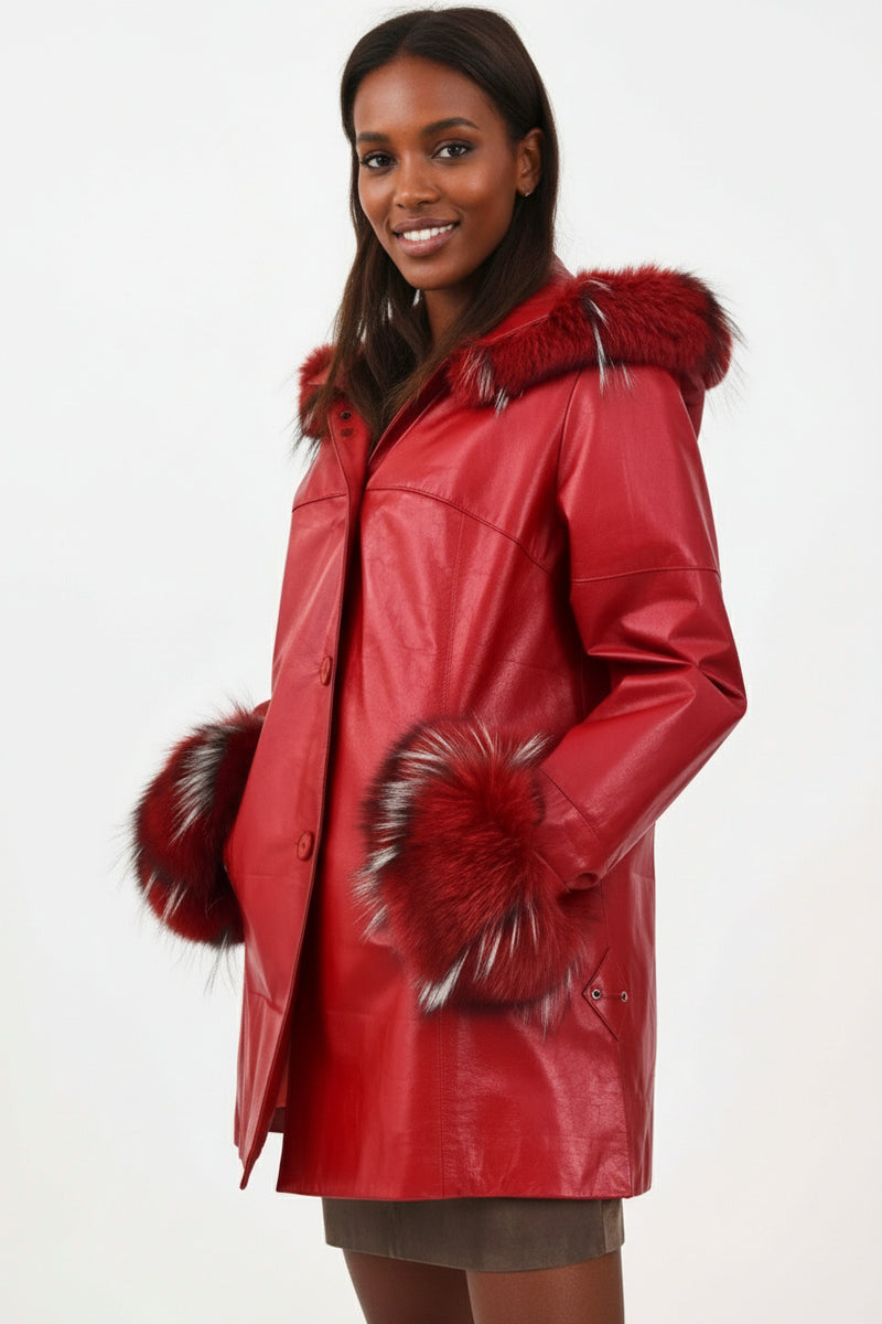 Lange Damenlederjacke Rindnappa in rot mit Kapuze und Fellverbrämungen