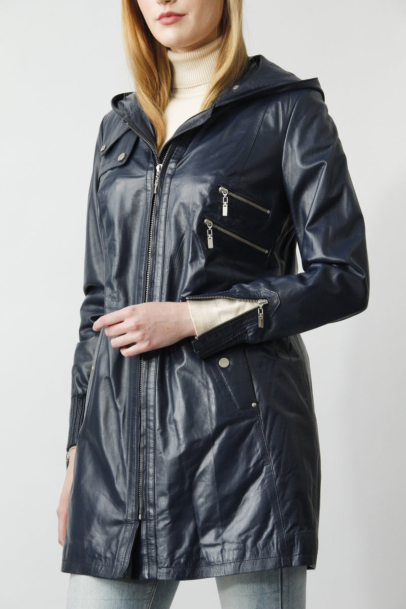 Sehr sportliche Damen Lederjacke in leichter A-Form mit Kapuze in Lammnappa