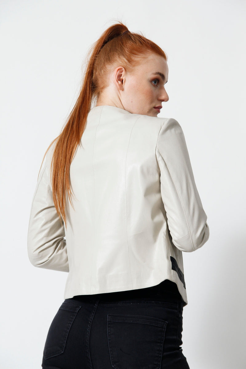 Damen Bolero in Ziegennappa ivory mit Kontrast schwarz perforiert