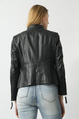 Taillierte Damen Lederjacke in schwarz aus Lammnappa mit Stehkragen 