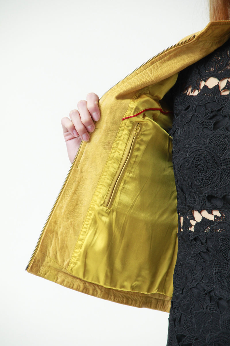 Damen Bikerstyle Lederjacke aus Lammnappa in gelb mit Stehkragen tailliert