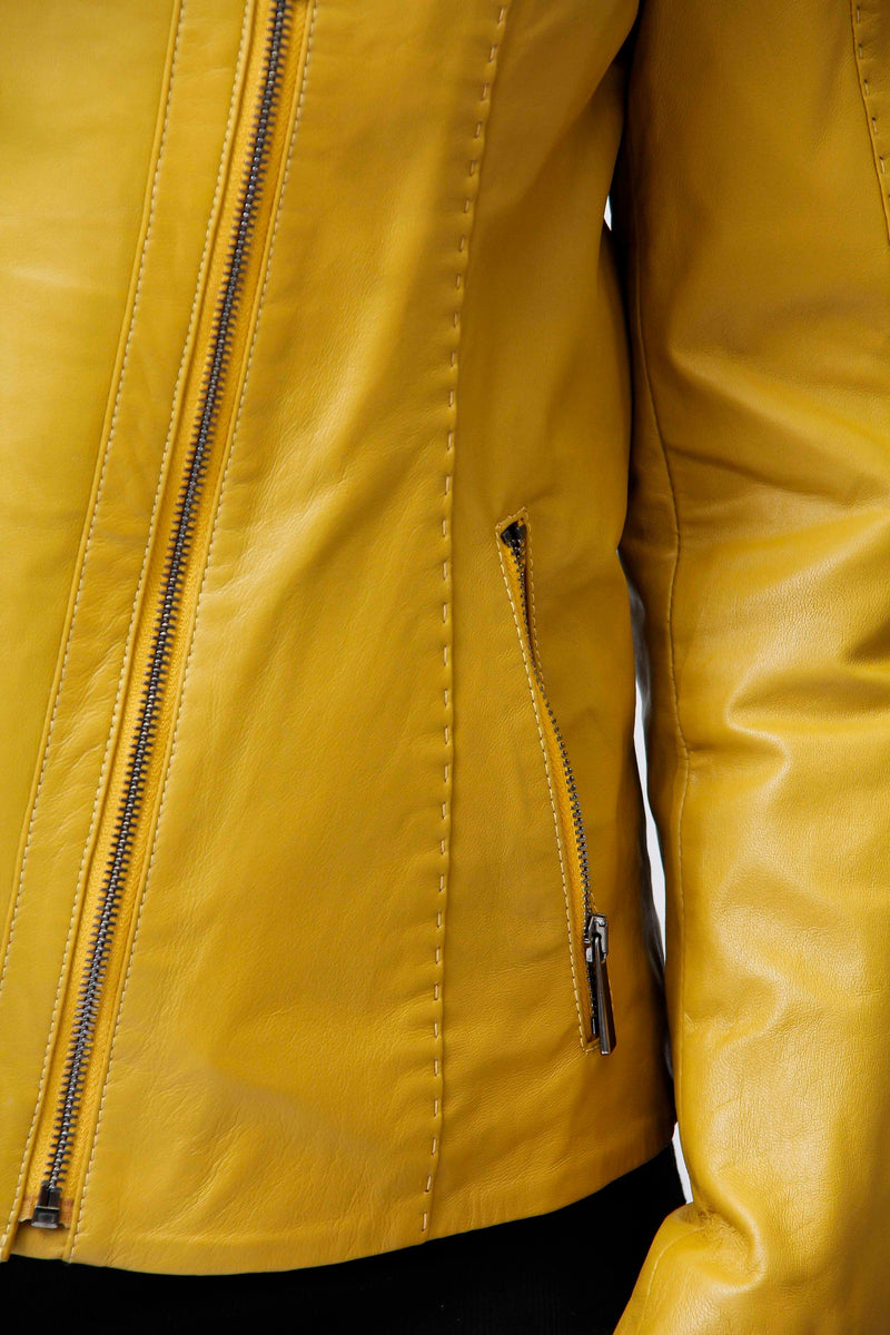 Kurze Damen Lammnappa Lederjacke in Senf tailliert mit asymmetrischen Reißverschluss