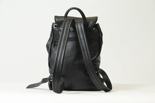 Damen Kalbsnappa Lederrucksack in schwarz für den Alltag