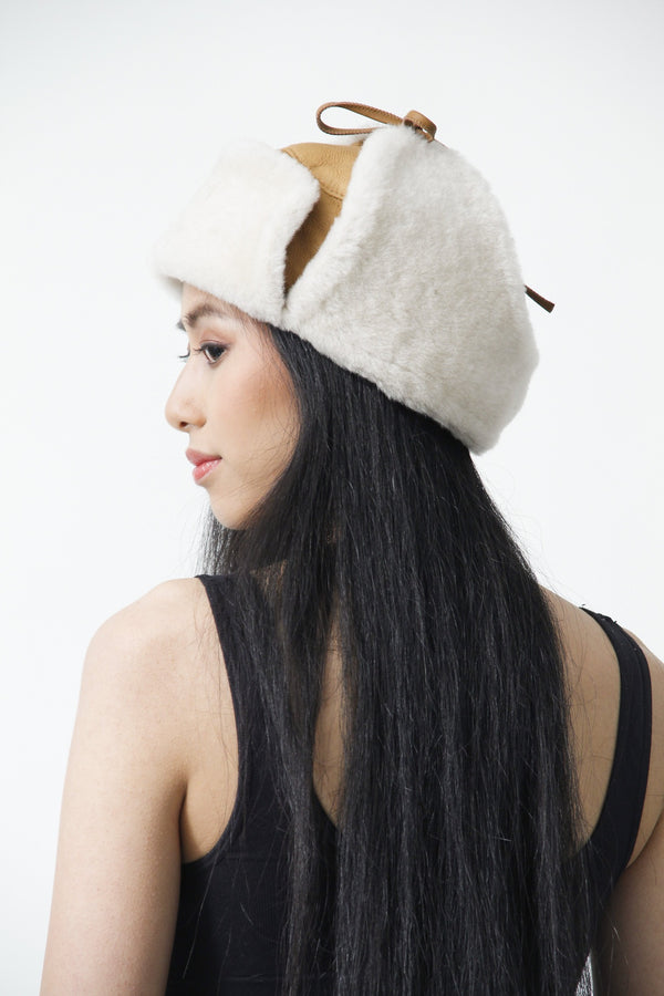 Damen Winter Lammfell Tschapka / Ushanka in cognac außen und innen weiß, Leder Schmidt Online 